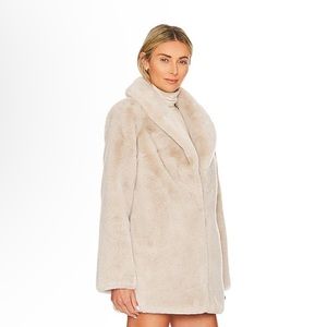 Very cute coat!! Super teddy!